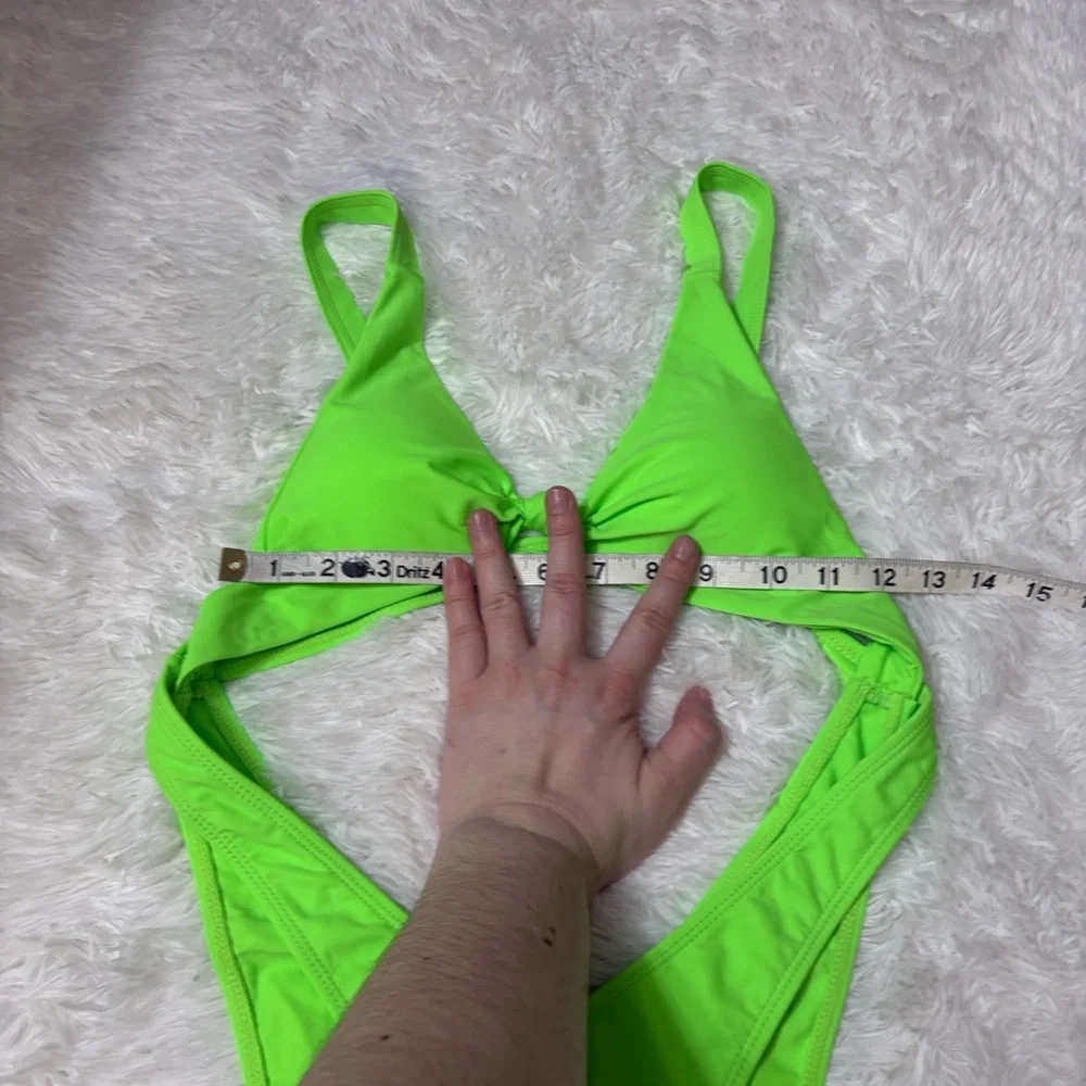 NWOT Bright Neon Green One Piece Cut Out Twist Front High Cut Cheeky Swimsuit M